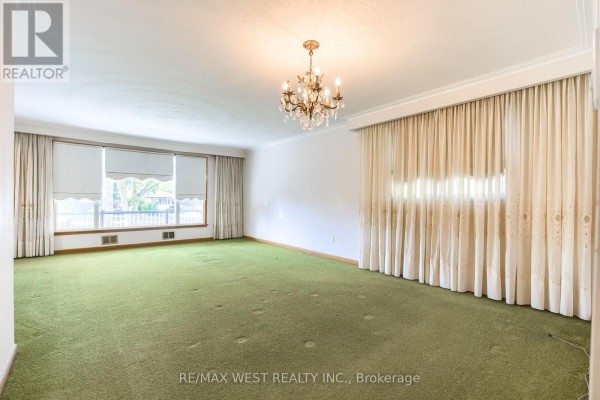 Primary Bedroom - 8 Carswell Place, Toronto, ON M9R3K7 Photo 4