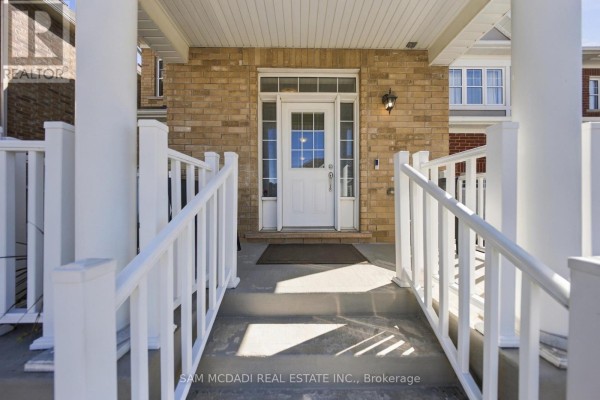 Eating area - 8 Celano Drive, Hamilton, ON L8B1V3 Photo 2