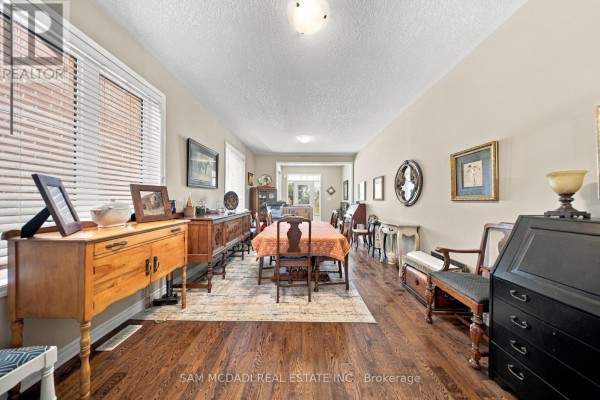 Primary Bedroom - 8 Celano Drive, Hamilton, ON L8B1V3 Photo 5