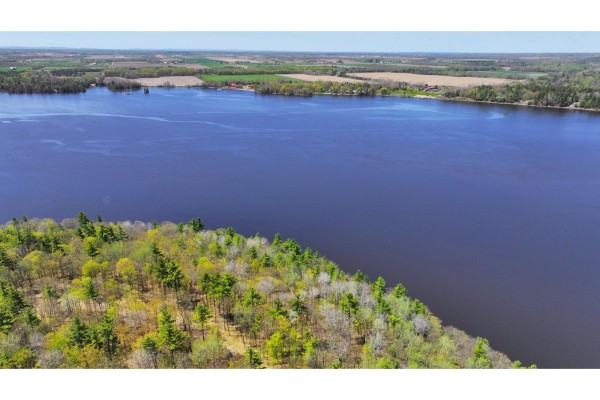 8 Ch. Harmony Bay, L Ile Du Grand Calumet, QC J0X1J0 Photo 5