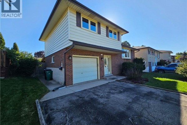 Residential for rent at 8 Coventry Drive, Kitchener, ON - MLS® PHgN7w