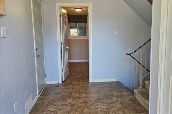 8 Coventry Drive, Kitchener, ON, photo 2