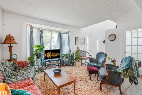 Family room - 8 Craigen Co, Leduc, AB T9E8C8 Photo 4