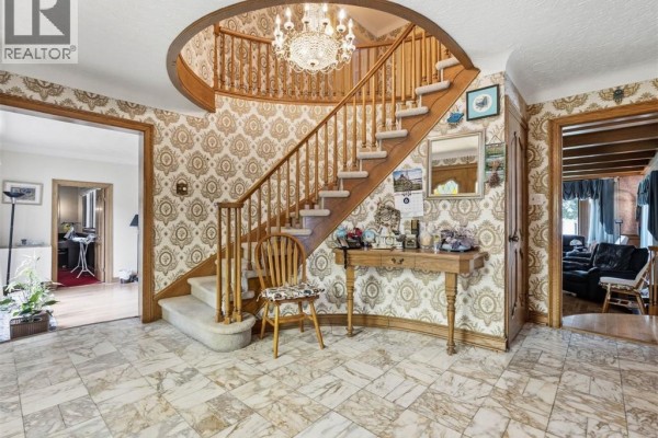 8 Crestwood Place, Sarnia, ON, photo 3