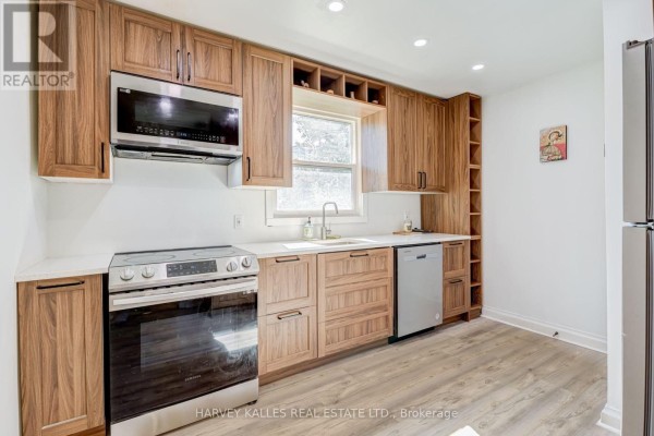 Kitchen - 8 Crown Court, Toronto, ON M8Z4V4 Photo 3