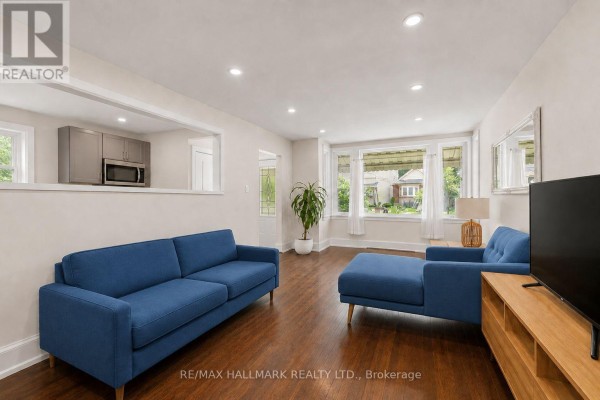 Kitchen - 8 Davies Crescent, Toronto, ON M4J2X5 Photo 3