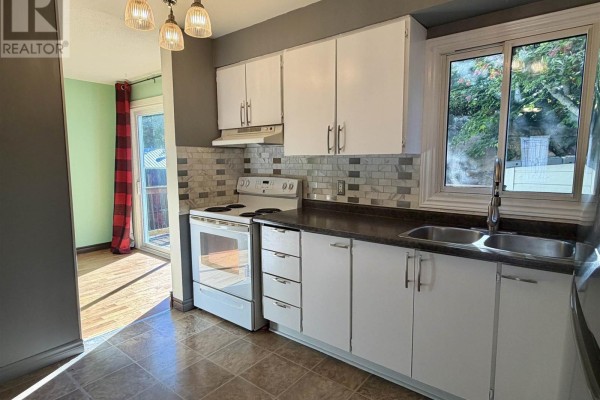 Dining room - 8 Feltz Rd, Elliot Lake, ON P5A3P9 Photo 4