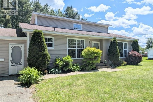 Family room - 8 Fenton Street, Miramichi, NB E1N3G3 Photo 3