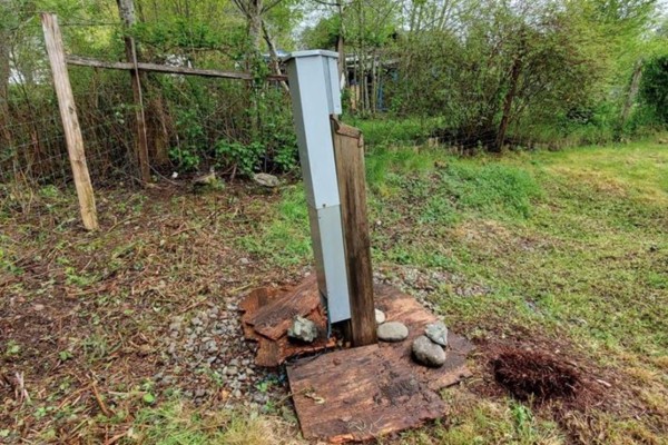 8 Freda Rd, Tahsis, BC V0P1X0 Photo 2