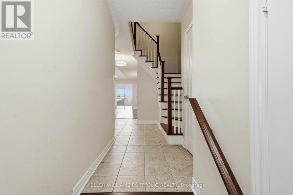 8 Gateway Court, Whitby, ON L1R3M9 Photo 5