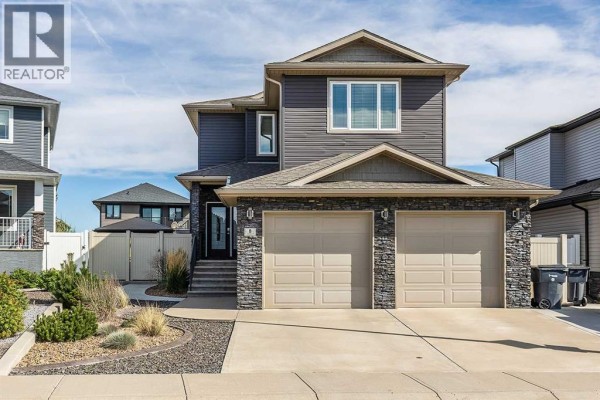 Living room - 8 Hamptons Crescent Se, Medicine Hat, AB T1B0N7 Photo 2