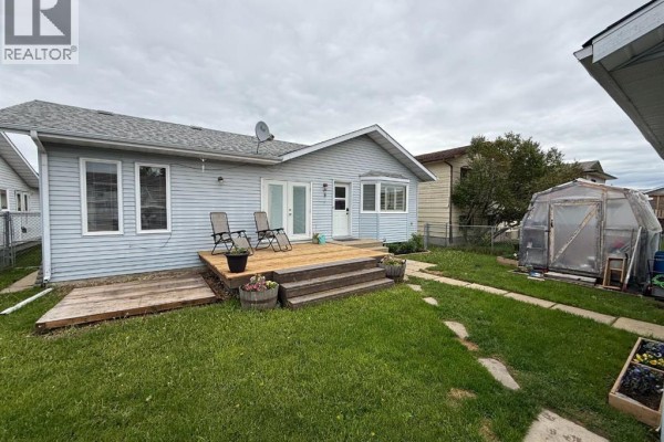 8 Harolds Hollow, Whitecourt, AB, photo 3