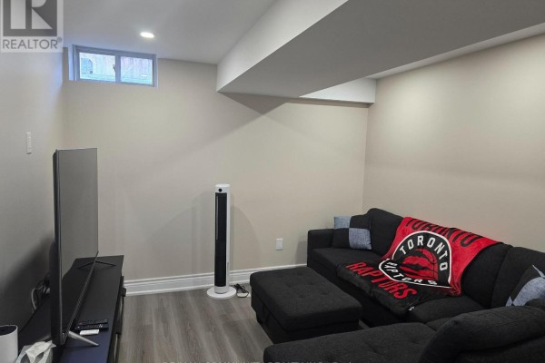 8 Hassard-short Lane, Ajax, ON, photo 3