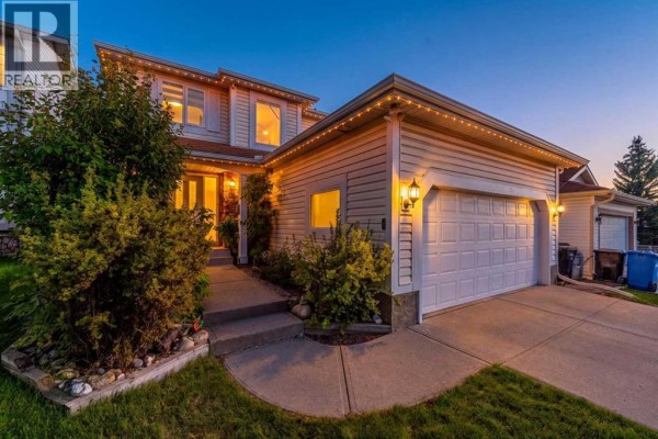 8 Hawkdale Close Nw, Calgary