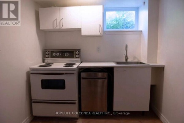 8 Hazelglen Avenue, Toronto, ON M2R1R7 Photo 3
