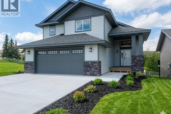8 Henner's Place, Lacombe, AB, photo 2