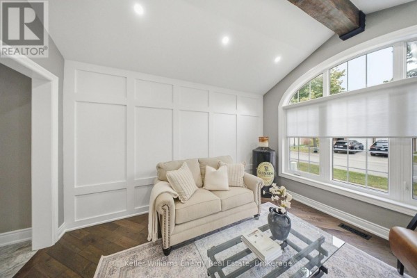 Family room - 8 Holliman Lane, Ajax, ON L1Z1K6 Photo 5