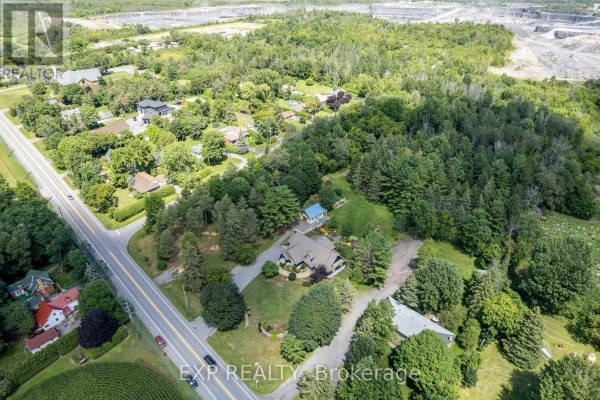 8 Khymer Court N, Ottawa, ON, photo 2