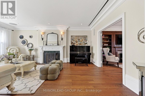 Living room - 8 Killarney Road, Toronto, ON M5P1L8 Photo 5