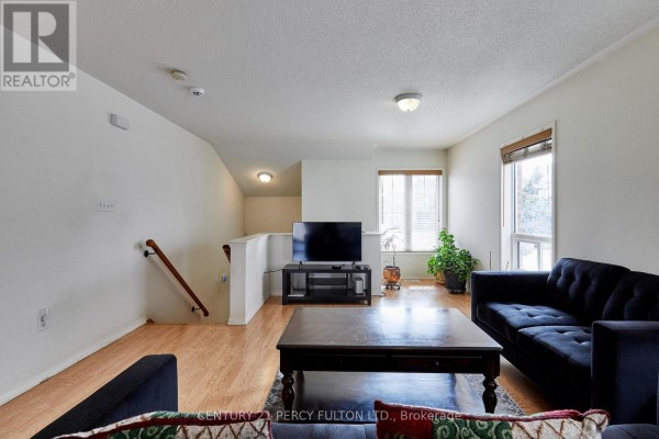 Living room - 8 Knowles Street, Ajax, ON L1Z0J5 Photo 5