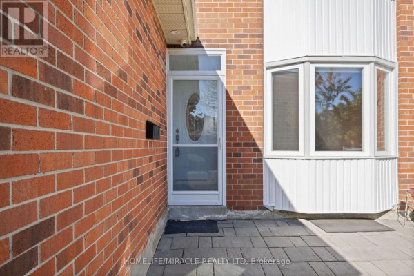 Primary Bedroom - 8 Lansbury Drive, Toronto, ON M1V3H6 Photo 4