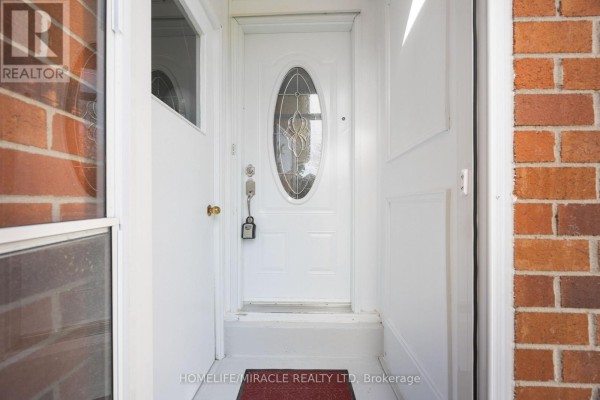 Bedroom 2 - 8 Lansbury Drive, Toronto, ON M1V3H6 Photo 5
