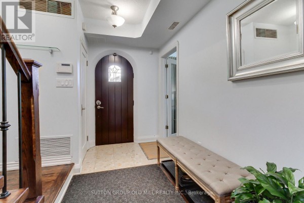 Living room - 8 Lockheed Boulevard, Toronto, ON M9P2H6 Photo 2