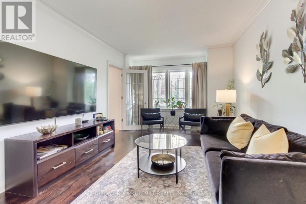 Dining room - 8 Lockheed Boulevard, Toronto, ON M9P2H6 Photo 5