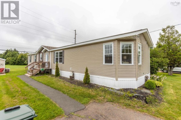 8 Lorne Crescent, Amherst, NS, photo 2