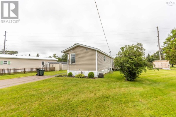 8 Lorne Crescent, Amherst, NS, photo 3