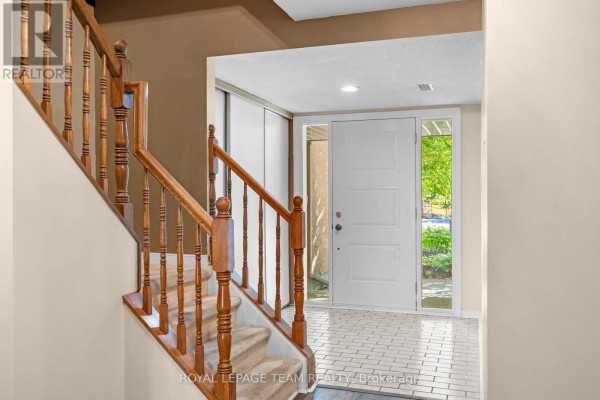 8 Mannington Court, Ottawa, ON, photo 2