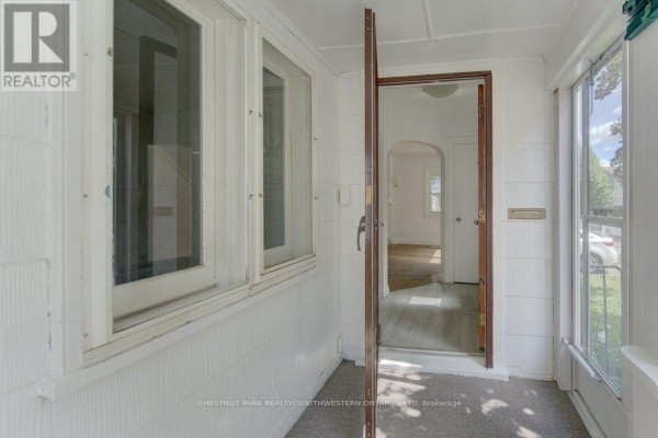 8 Marshall Street, Waterloo, ON N2J2T2 Photo 4