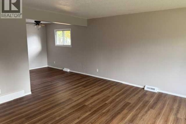 Bedroom - 8 Mcleod Drive, Whitecourt, AB T7S1H3 Photo 4