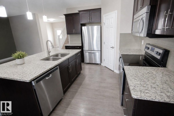 Dining room - 8 Meadowlink Cm, Spruce Grove, AB T7X0W1 Photo 2