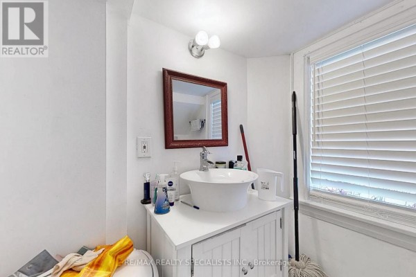 8 Mill Street N, Brampton, ON, photo 2