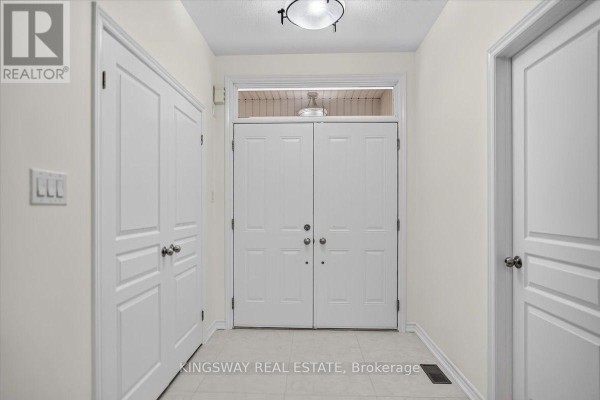 8 Monkton Circle, Brampton, ON, photo 3