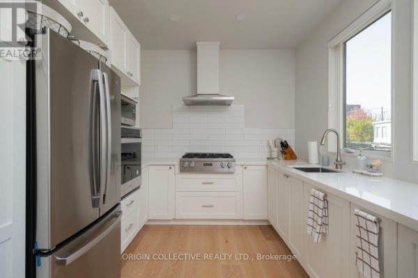 8 Oakdene Crescent, Toronto, ON M4J4H9 Photo 5