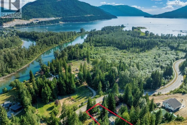 Primary Bedroom - 8 Old Town Road, Sicamous, BC V0E2V4 Photo 4