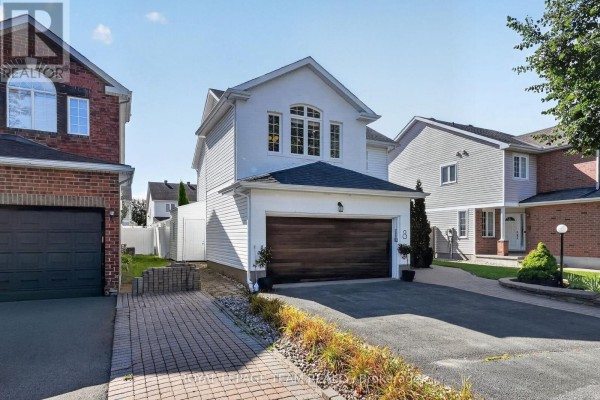 Living room - 8 Oriska Way, Ottawa, ON K2J4N7 Photo 3
