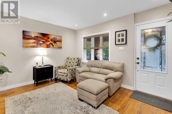 8 Page Avenue, Toronto, ON, photo 3