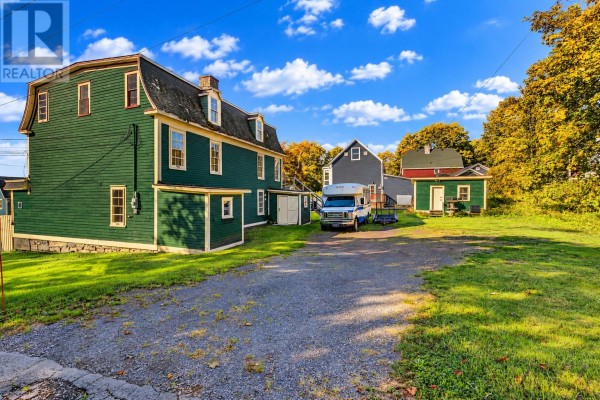 Bath (# pieces 1-6) - 8 Patrick Street, Carbonear, NL A1Y1C2 Photo 5