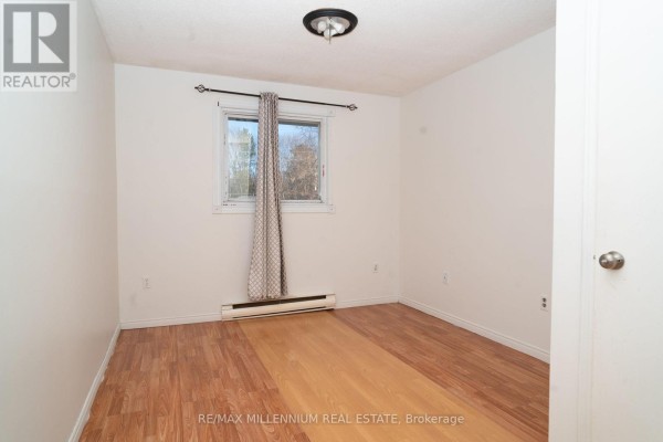 Living room - 8 Plumtree Place, North Bay, ON P1A3Y6 Photo 2