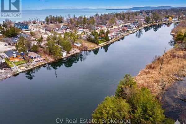 8 Poplar Street, Wasaga Beach, ON L9Z2X5 Photo 4