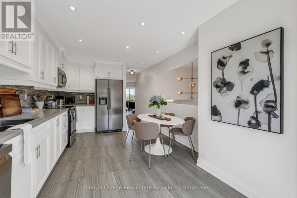 Kitchen - 8 Prestwick Avenue, Vaughan, ON L6A2B6 Photo 5