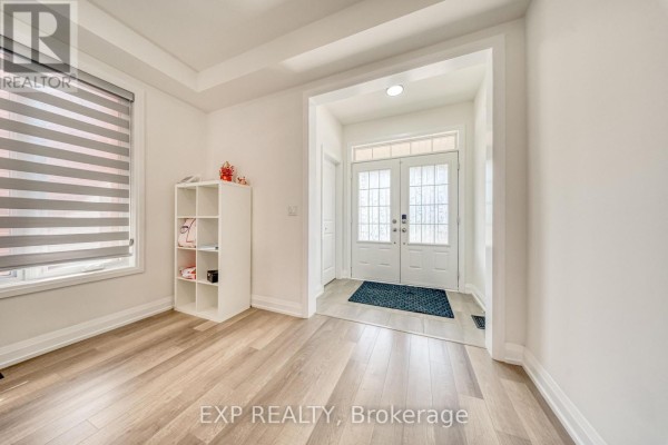 8 Prosperity Way, East Gwillimbury, ON, photo 2