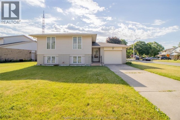 8 Regal Place, Chatham, ON, photo 2