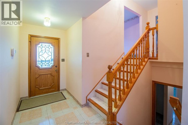 8 Regal Place, Chatham, ON, photo 3