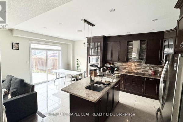 Family room - 8 Ricardo Road, Brampton, ON L6P3Z1 Photo 3