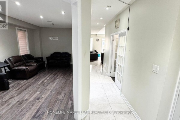 Dining room - 8 Ricardo Road, Brampton, ON L6P3Z1 Photo 4