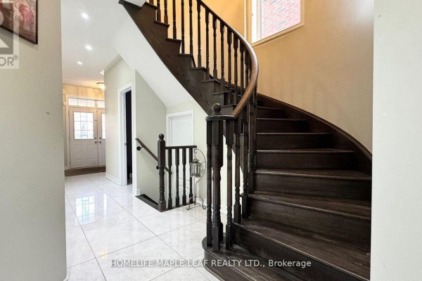 Family room - 8 Ricardo Road, Brampton, ON L6P3Z1 Photo 5
